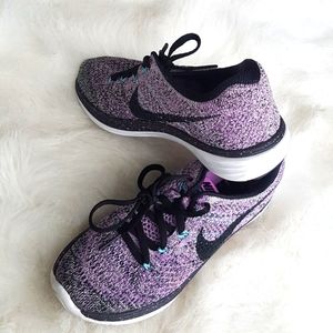 Purple nike flyknit